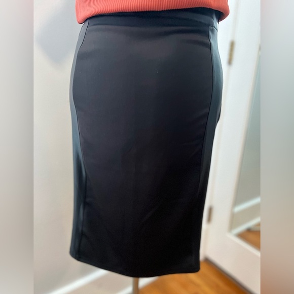 Women’s Skirt by Swoon.  Size large color Black - Picture 1 of 6